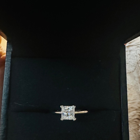 Francis Claire Gorgeous Size 6 Bellamy 0.85 carat princess-cut moissanite - Picture 7 of 7